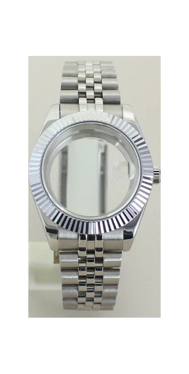 Silver jube with fluted bezel